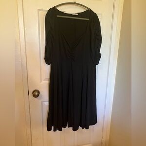 Pinup Fashion women’s V neck quarter sleeve dress.